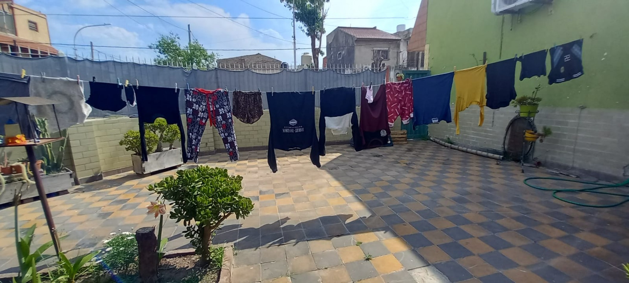 VENTA DE CASA CON QUINCHO Y GARAJE. OFERTA!!!