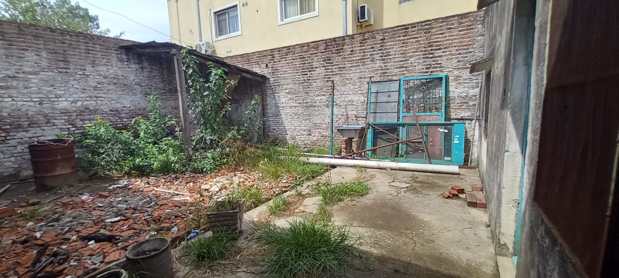 VENTA DE LOTE CON CASA 3 AM A REFACCIONAR