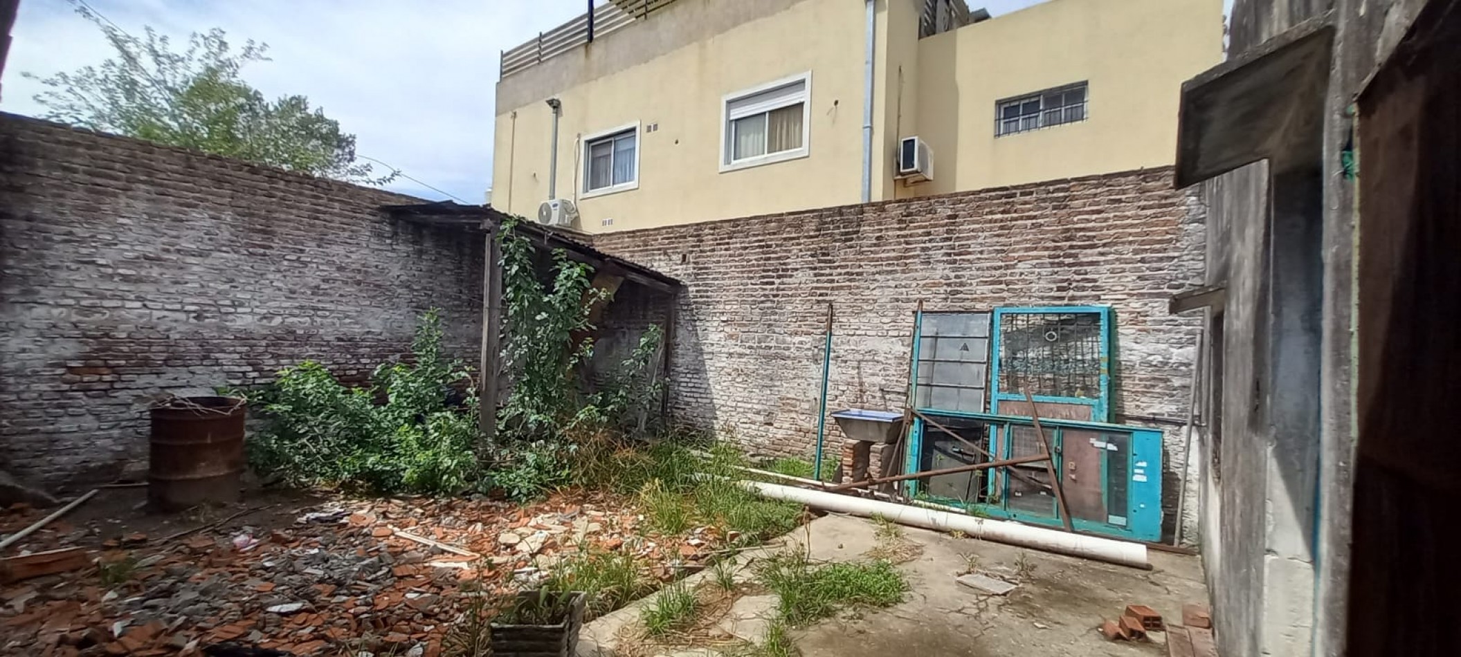 VENTA DE LOTE CON CASA 3 AM A REFACCIONAR