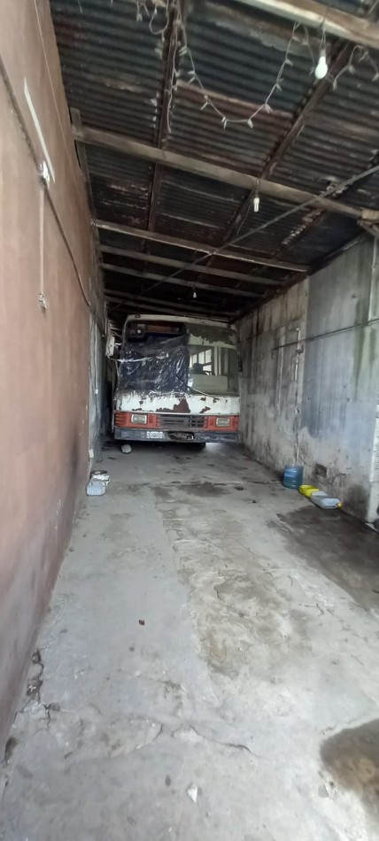 VENTA DE LOTE CON CASA 3 AM A REFACCIONAR