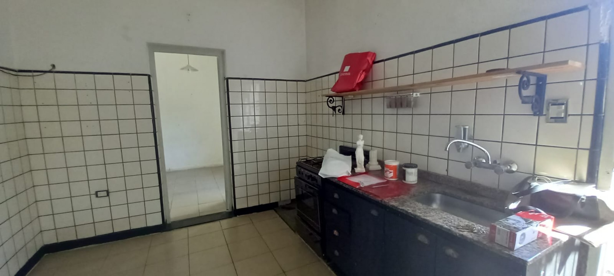 ALQUILER DE CASA 3 AM CON GARAJE Y PATIO. SE PUEDE ADAPTAR A GALPON.