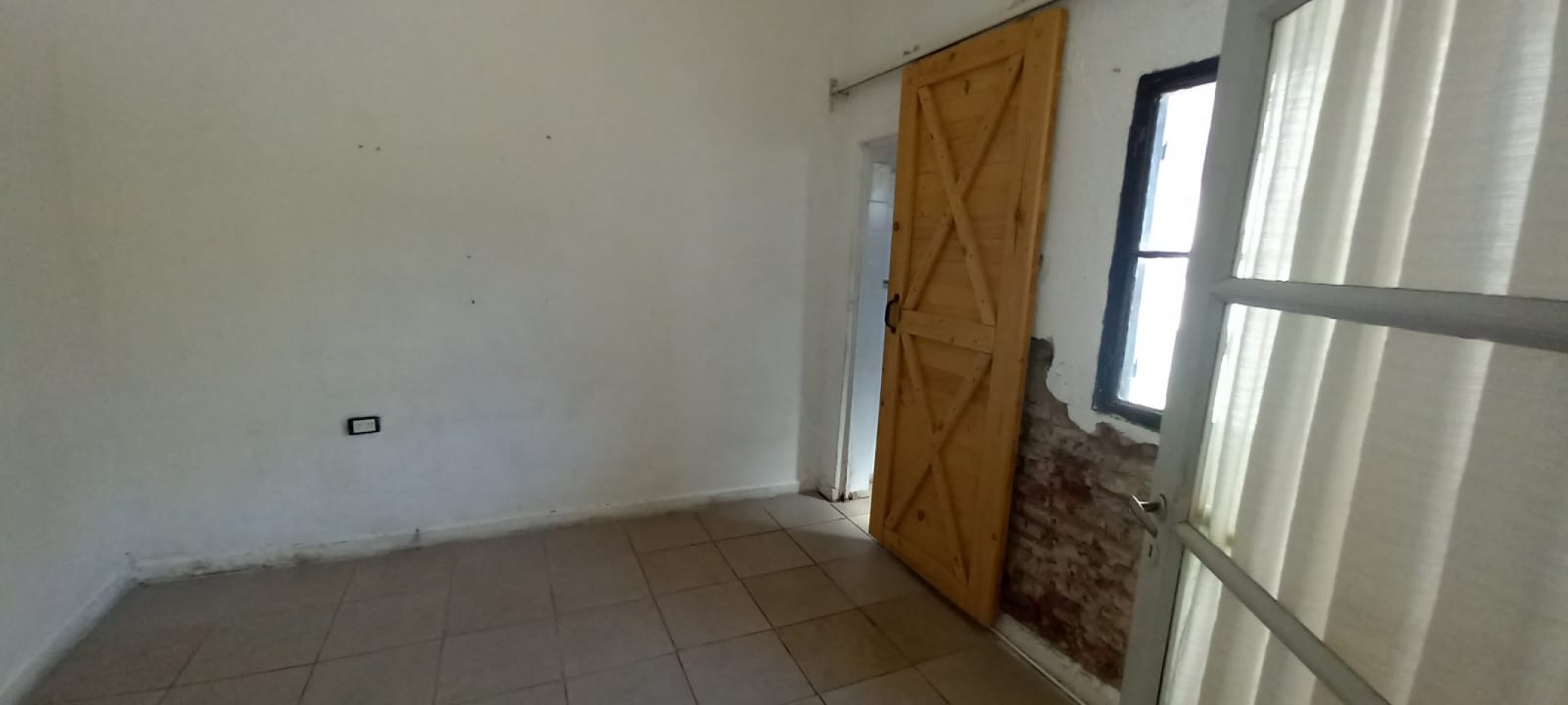 ALQUILER DE CASA 3 AM CON GARAJE Y PATIO. SE PUEDE ADAPTAR A GALPON.