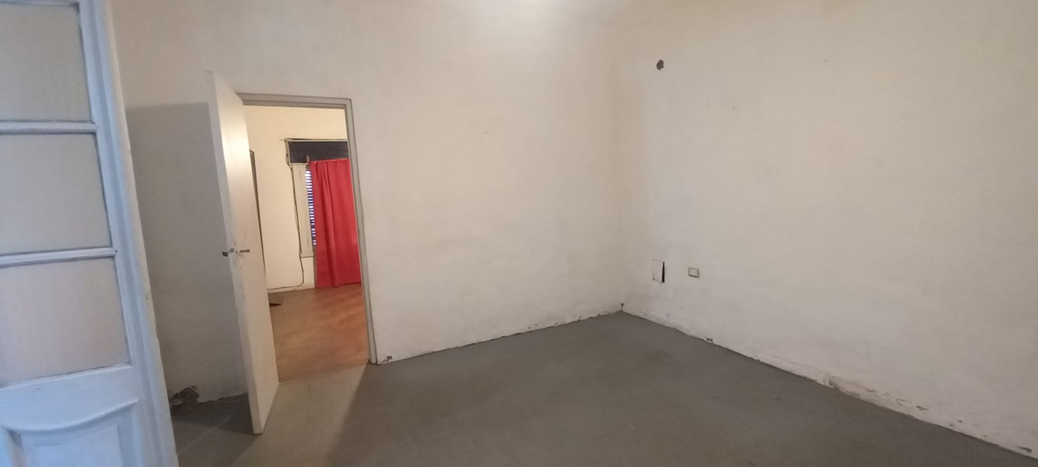 ALQUILER DE CASA 3 AM CON GARAJE Y PATIO. SE PUEDE ADAPTAR A GALPON.