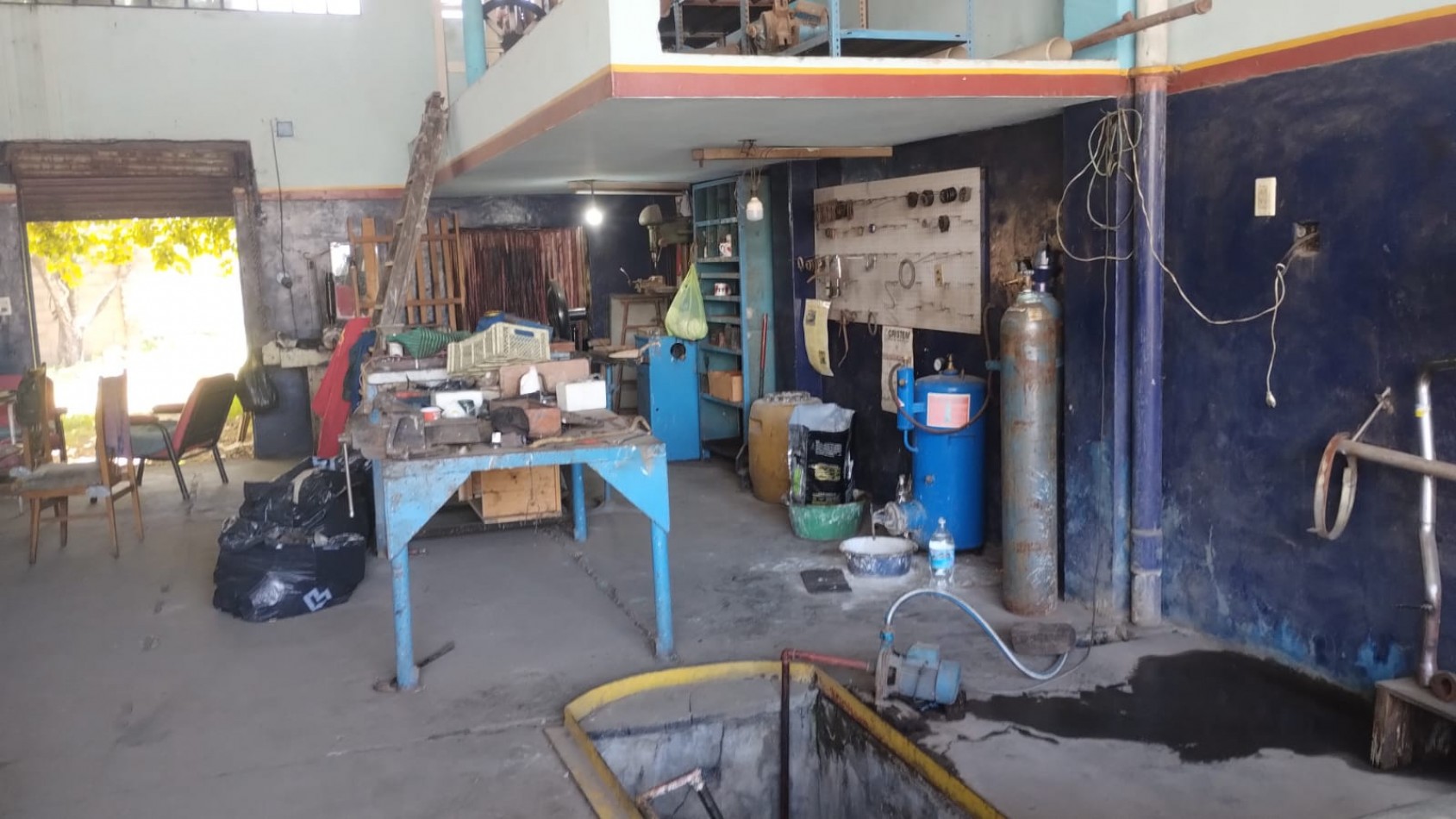 ALQUILER DE AMPLIO GALPON, EXCELENTE UBICACION EN ZONA COMERCIAL