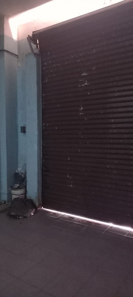 ALQUILER DE LOCAL COMERCIAL SOBRE IMPORTANTE AVENIDA COMERCIAL.