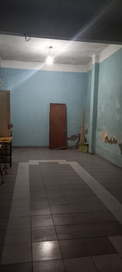 ALQUILER DE LOCAL COMERCIAL SOBRE IMPORTANTE AVENIDA COMERCIAL.