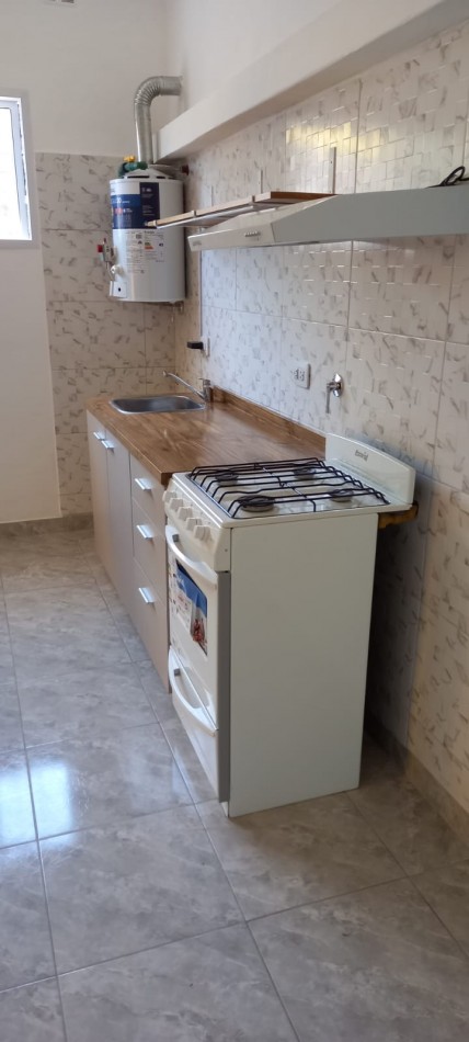 ALQUILER DE PH 2 AM A ESTRENAR AL FRENTE. 