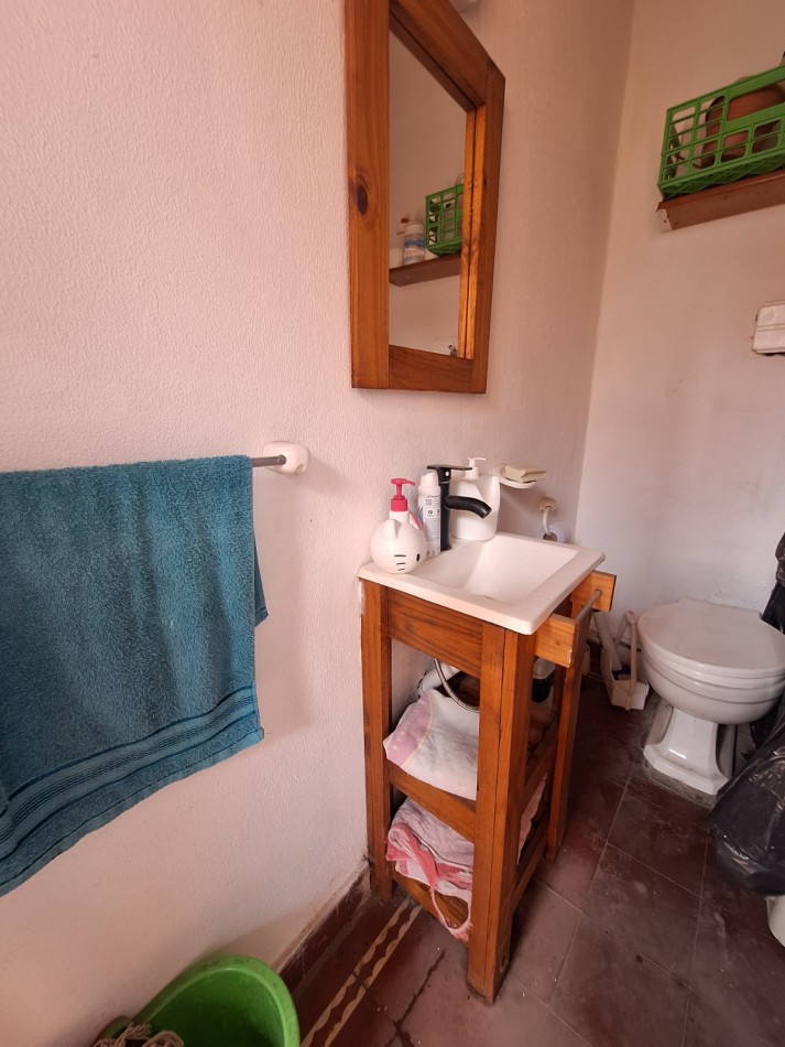 VENTA DE CASA 3 AMBIENTES CON 3 DORMITORIOS, 2 BAÑOS, JARDIN CON PARRILLA, PILETA CLIMATIZADA Y GARAGE CUBIERTO