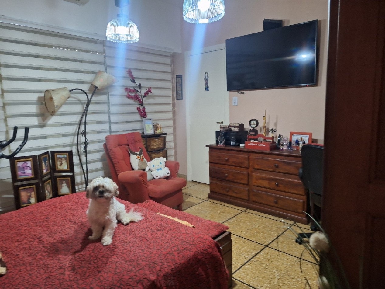 VENTA DE CASA 3 AMBIENTES CON 3 DORMITORIOS, 2 BAÑOS, JARDIN CON PARRILLA, PILETA CLIMATIZADA Y GARAGE CUBIERTO