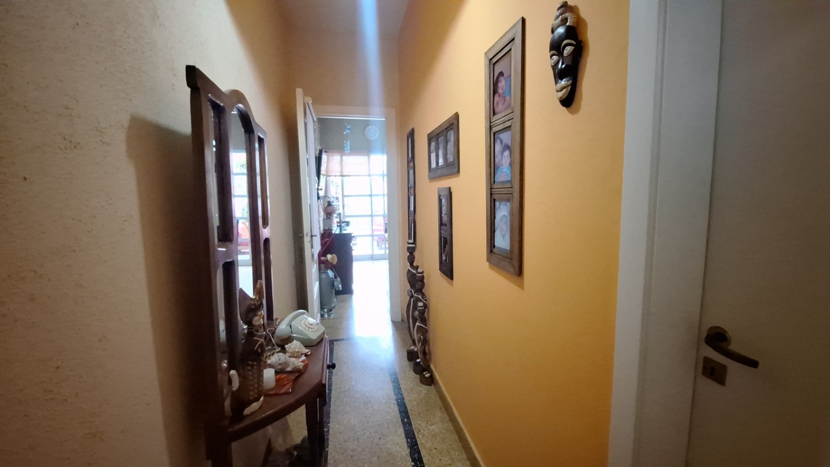 VENTA DE CASA 3 AMBIENTES CON 3 DORMITORIOS, 2 BAÑOS, JARDIN CON PARRILLA, PILETA CLIMATIZADA Y GARAGE CUBIERTO