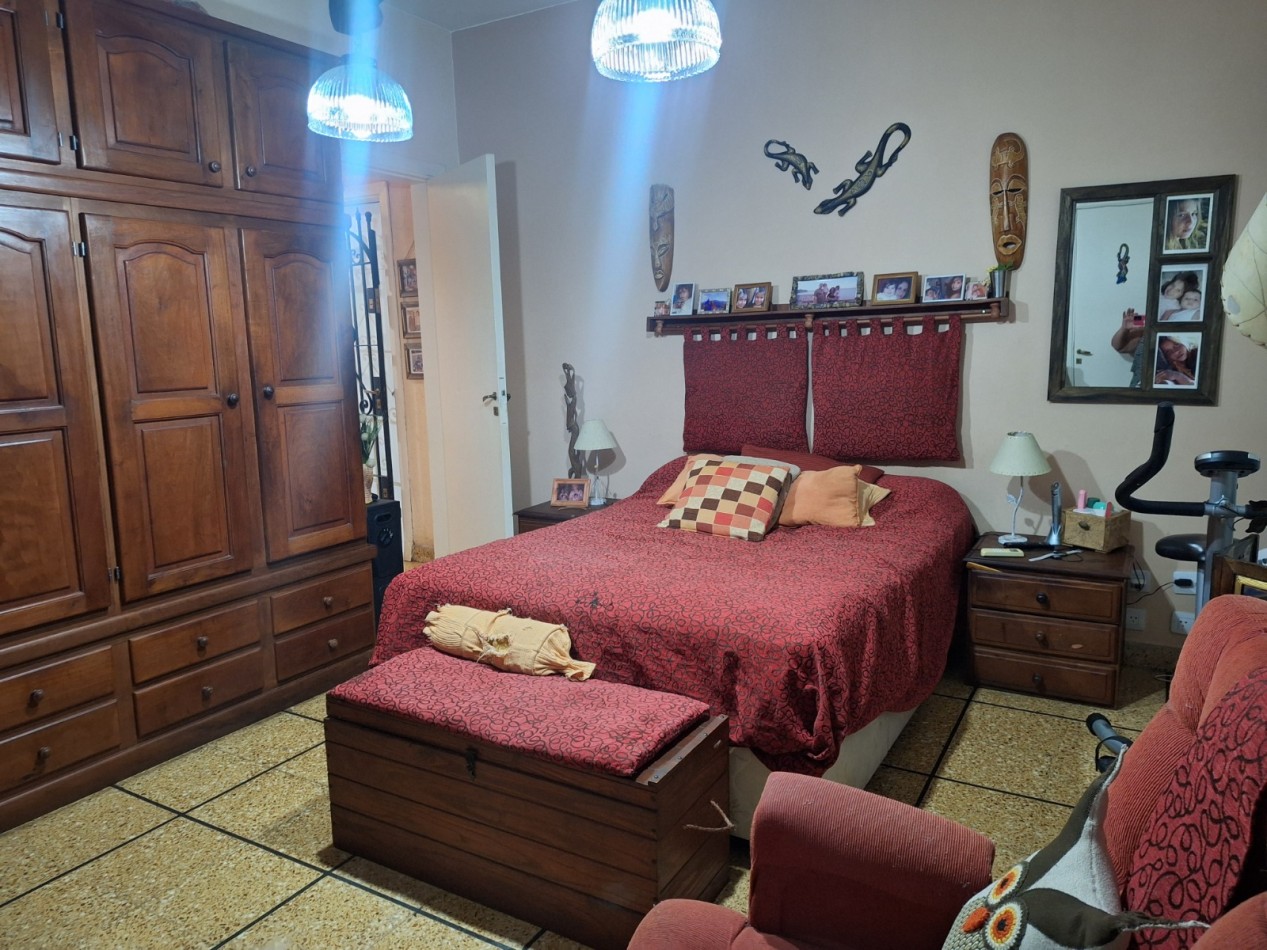 VENTA DE CASA 3 AMBIENTES CON 3 DORMITORIOS, 2 BAÑOS, JARDIN CON PARRILLA, PILETA CLIMATIZADA Y GARAGE CUBIERTO