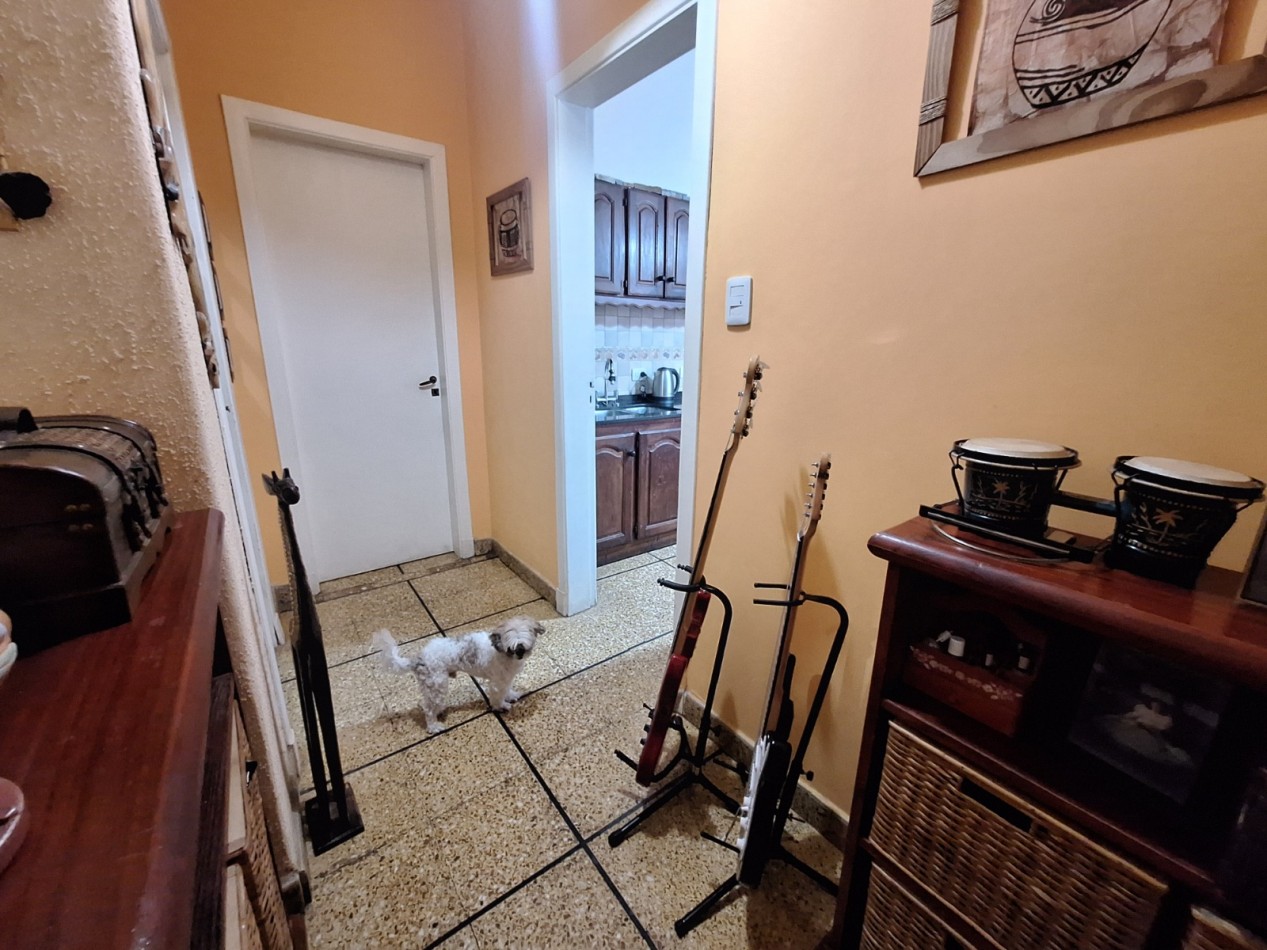 VENTA DE CASA 3 AMBIENTES CON 3 DORMITORIOS, 2 BAÑOS, JARDIN CON PARRILLA, PILETA CLIMATIZADA Y GARAGE CUBIERTO