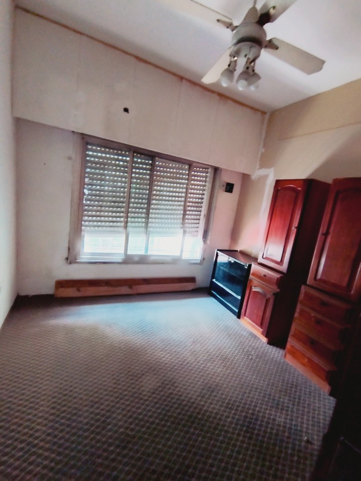 Alquiler de departamento 3am con patio.