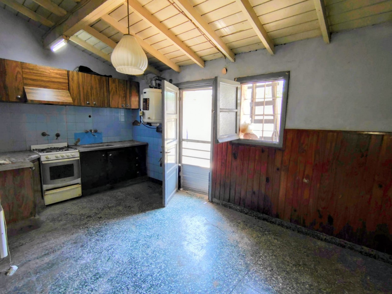 ALQUILER DE CASA 3 AMBIENTES CON JARDIN FRONTAL, PATIO Y ENTRADA DE AUTO