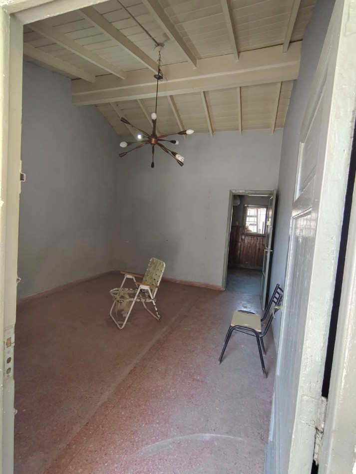 ALQUILER DE CASA 3 AMBIENTES CON JARDIN FRONTAL, PATIO Y ENTRADA DE AUTO