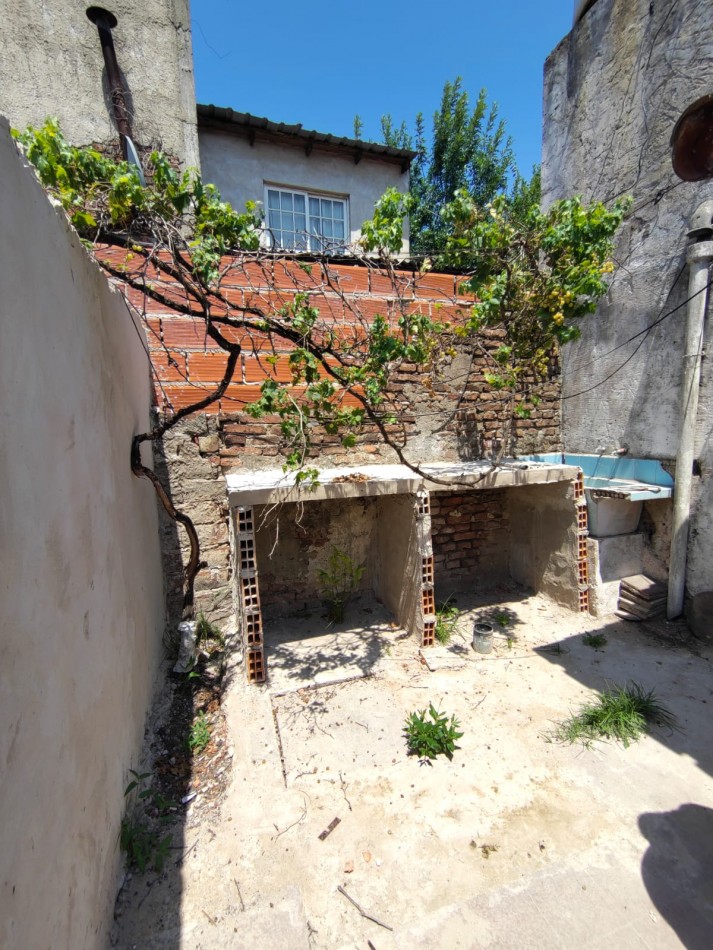 ALQUILER DE CASA 3 AMBIENTES CON JARDIN FRONTAL, PATIO Y ENTRADA DE AUTO