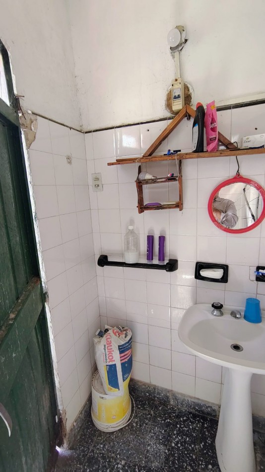 VENTA DE TERRENO CON 2 PH 3 Y 2 AMBIENTES A RECICLAR