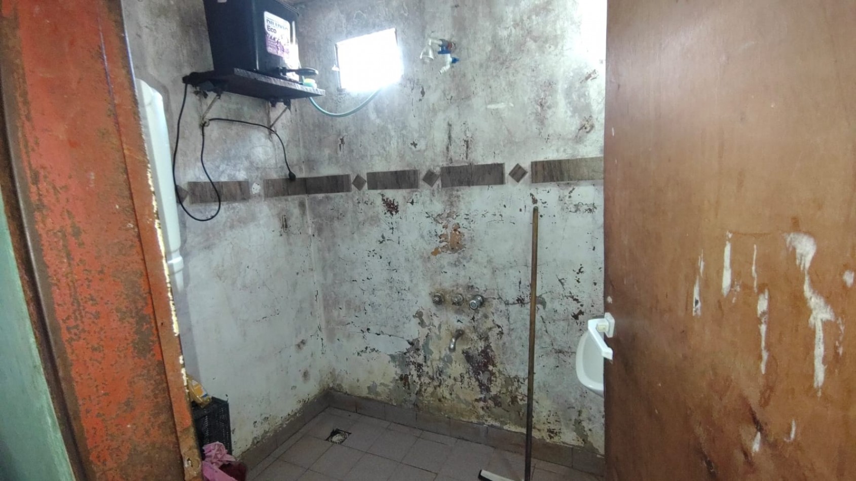 VENTA DE TERRENO CON 2 PH 3 Y 2 AMBIENTES A RECICLAR