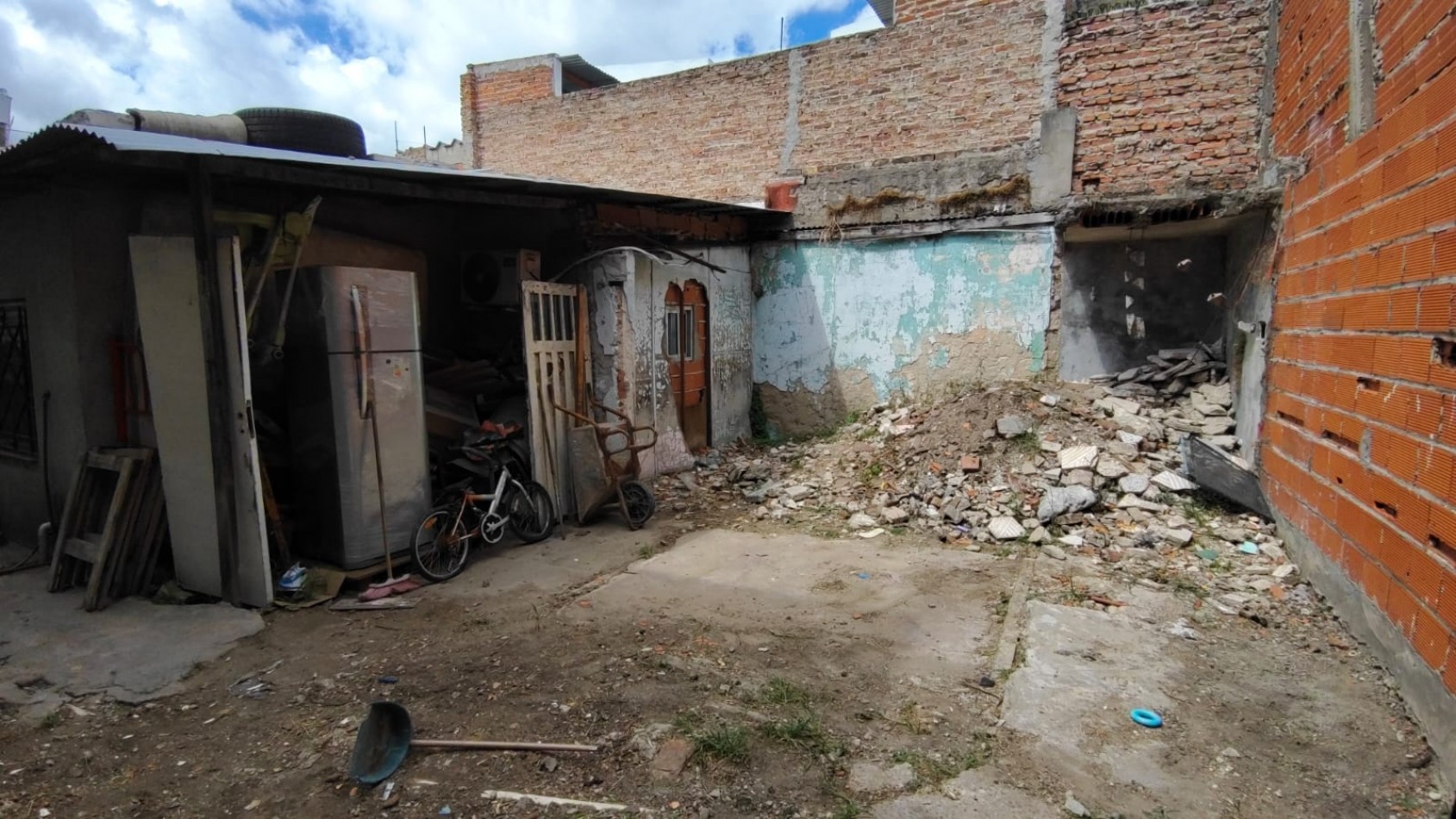 VENTA DE TERRENO CON 2 PH 3 Y 2 AMBIENTES A RECICLAR
