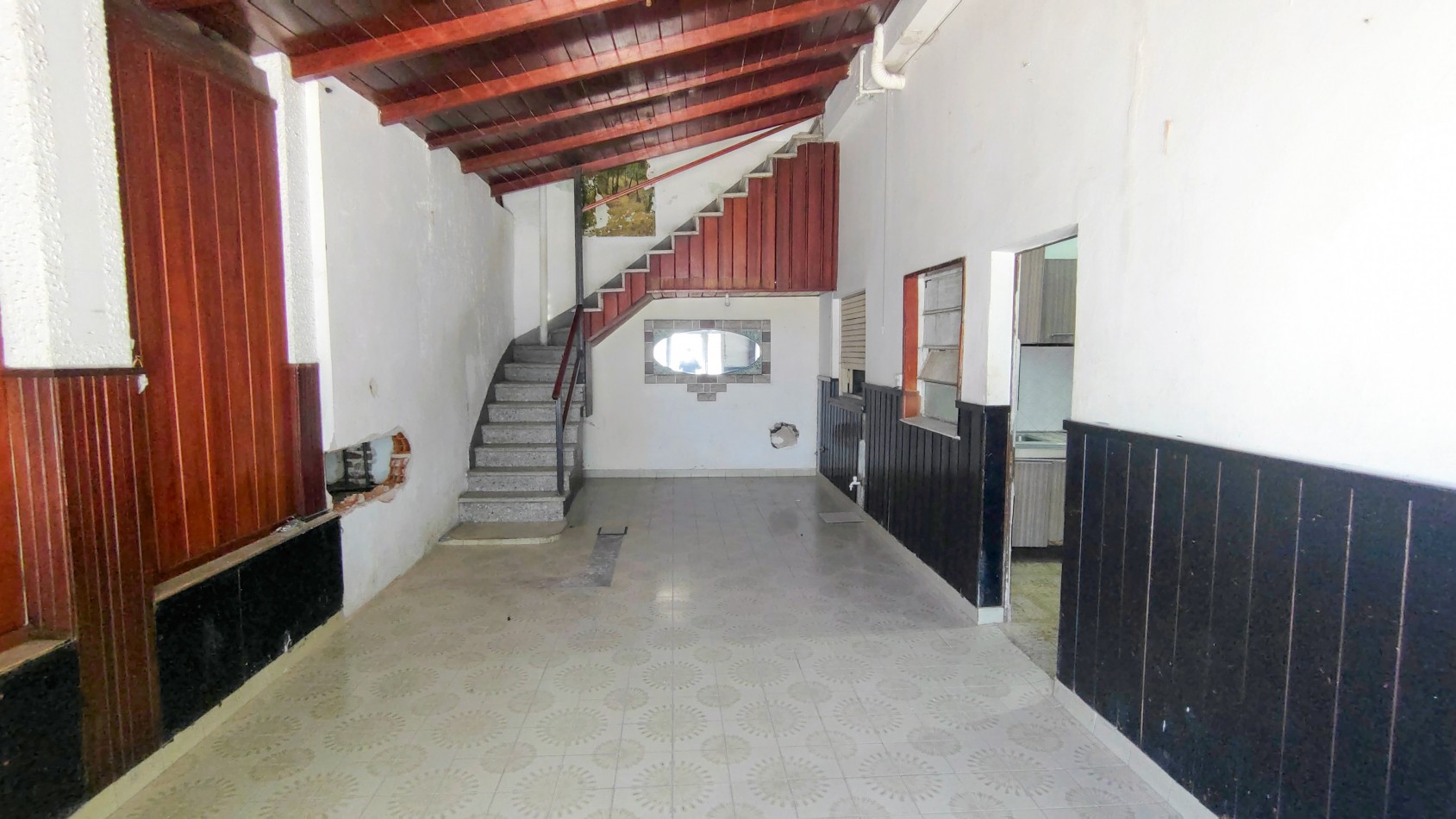 VENTA DE CASA EN ESQUINA CON TERRAZA, PATIO Y GARAJE + DTO 2 AM A TERMINAR