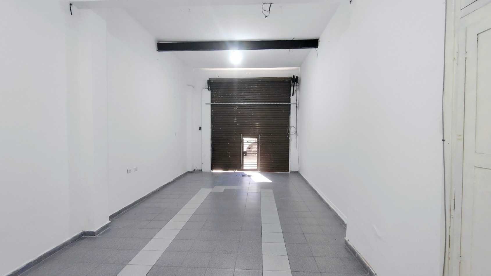 ALQUILER DE LOCAL COMERCIAL EN EXCELENTE ESTADO - VALENTIN ALSINA