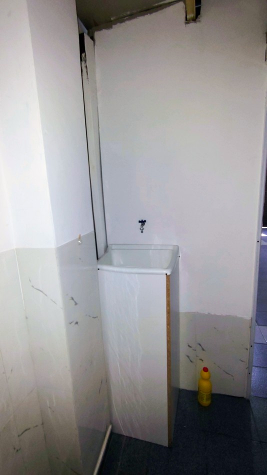 ALQUILER DE LOCAL COMERCIAL EN EXCELENTE ESTADO - VALENTIN ALSINA