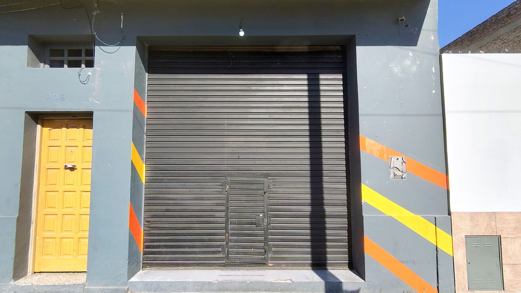 ALQUILER DE LOCAL COMERCIAL EN EXCELENTE ESTADO - VALENTIN ALSINA