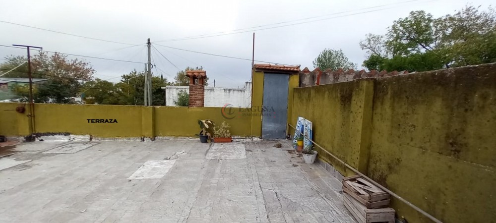 VENTA DE CASA EN ESQUINA CON TERRAZA, PATIO Y GARAJE + DTO 2 AM A TERMINAR