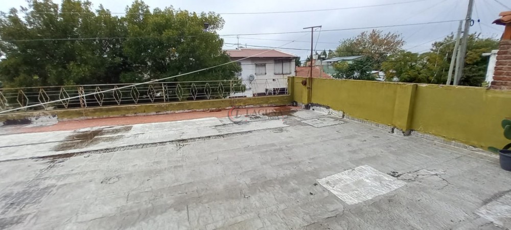 VENTA DE CASA EN ESQUINA CON TERRAZA, PATIO Y GARAJE + DTO 2 AM A TERMINAR