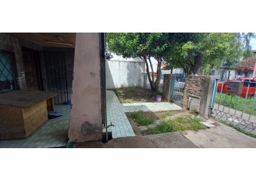 VENTA DE LOTE CON CASA 3 AM A REFACCIONAR