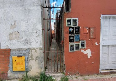 VENTA DE TERRENO CON 2 PH 3 Y 2 AMBIENTES A RECICLAR